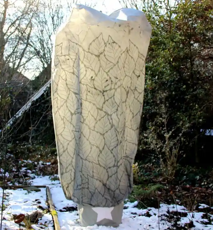 Videx Winterschutz Mega Vlieshaube BLÄTTER 180x120cm 50g/m² grau/anthrazit - Garten Online Shop & Weber Grill Store Nur Heute